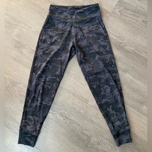 Women’s Black Camo Print Athletic Pants
